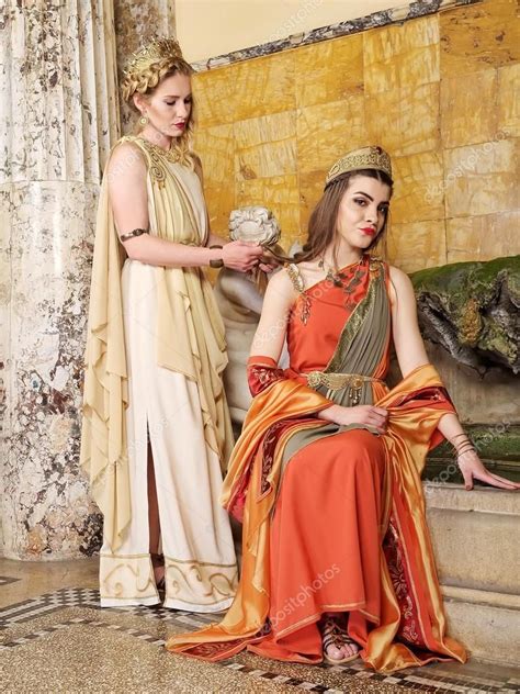 Young roman women | Roman fashion, Roman clothes, Rome fashion