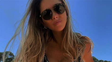 Sol Rivas En Bikini En La Arena ColorMusic