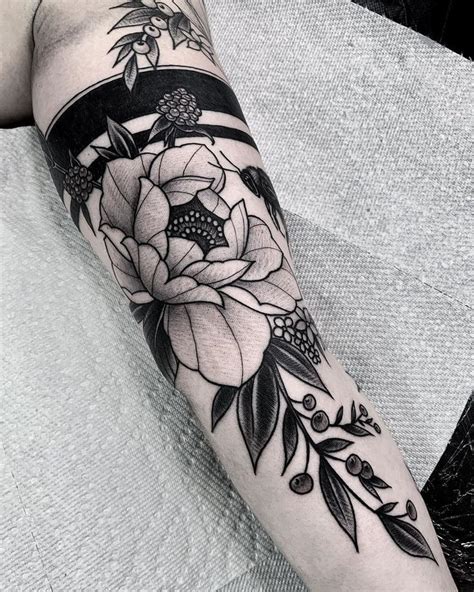 Blackwork Tattoo Oberarm Floral Tattoo Sleeve Flower Thigh Tattoos