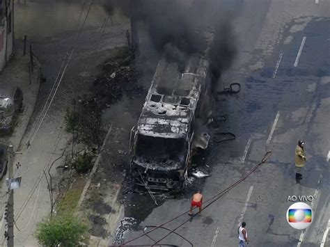 G Nibus Pega Fogo E Interdita Pista Na Avenida Brasil Rio