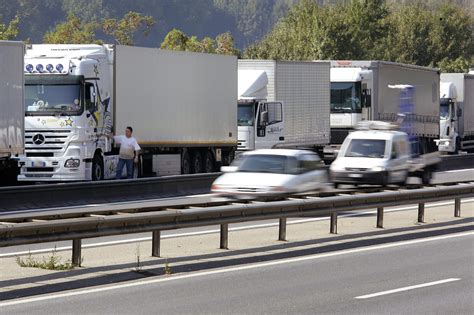 Svizzera Grave Incidente Al San Gottardo Morti Tunnel Chiuso