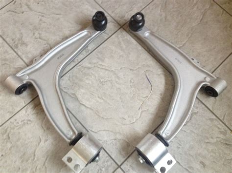 VAUXHALL VECTRA C 02 TWO FRONT LOWER WISHBONE SUSPENSION ARMS JOINTS