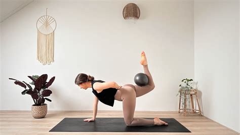 30 MIN YOGA PILATES FUSION BALL Ganzkörper Workout