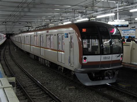 東京メトロ10000系 東急東横線急行菊名行き Window Of Society Is Open