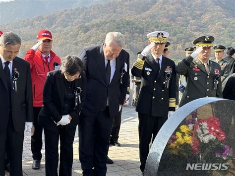 인요한 혁신위 연평도 포격전 영웅 추모·전승 기념식 참석 네이트 뉴스