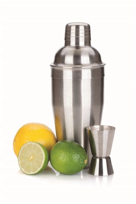 Cocktail shaker with measuring cup and citruses | T8N