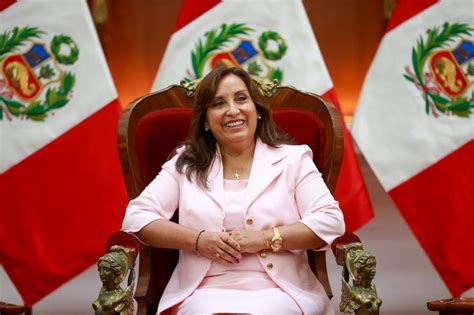 Presidenta de Perú anuncia gabinete para aplacar crisis política