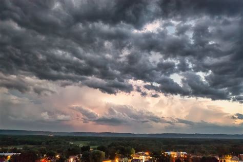 Dramatic Storm Clouds at Dusk · Free Stock Photo