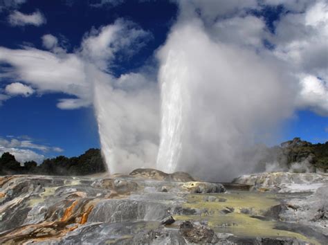 Natural attractions of Rotorua geysers in one place