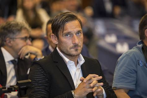 Pace Fatta Da Fiorello Tra Francesco Totti E Luciano Spalletti