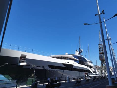 Al Porto Antico Dar Il Mega Yacht Del Magnate Russo Da 90 Metri