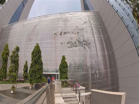 Wind Arbor Sur La Fa Ade Du Marina Bay Sands Hotel Skisoo