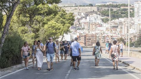 Los Hoteles De Alicante Exigen Las Lanzaderas Al Castillo De Santa