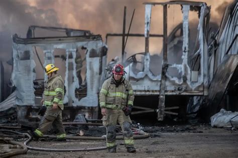 La Jornada Incendio En Recicladora De Bc Deja Tres Naves Industriales