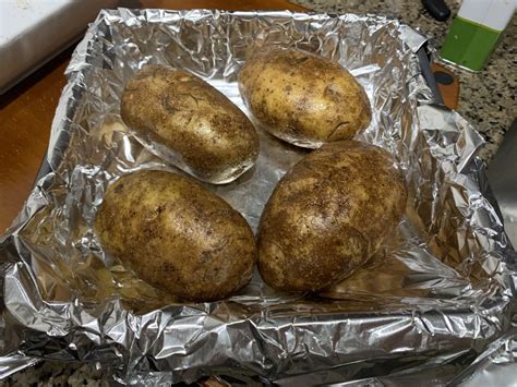 Запеченный фаршированный картофель в кожуре по-американски - рецепт ...