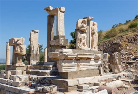 Monumento De Memmius Ephesus Turqu A Foto De Archivo Imagen De