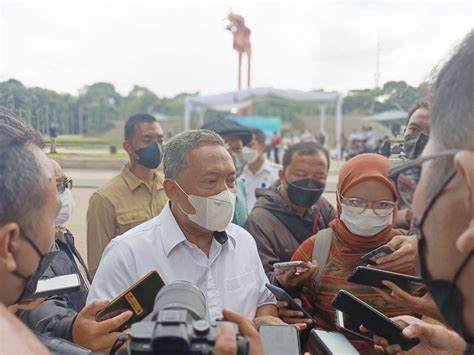 Terkait Arteria Dahlan Yang Mempermasalahkan Penggunaan Bahasa Sunda