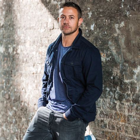 Omg Hes Naked Warren Brown Goes Full Frontal In Cargo