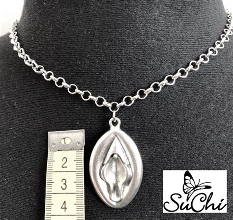 Halskette mit einem Vagina als Anhänger Etsy