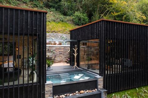 Wildwood Spa With Outdoor Hot Tub And Stone Walls