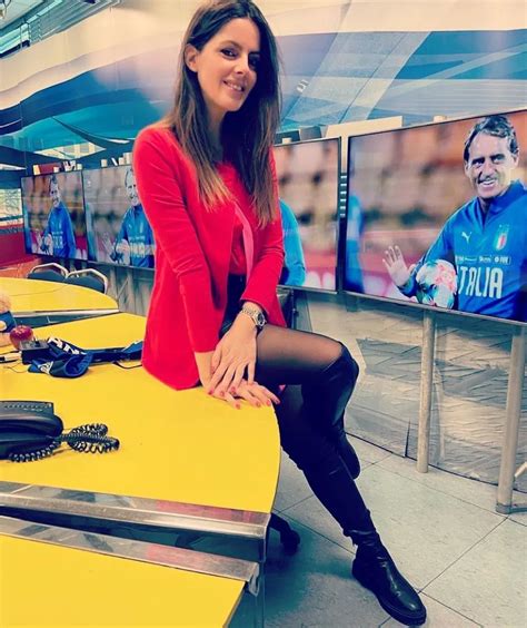 Nathalie Goitom Telelombardia ITA R Hot Reporters