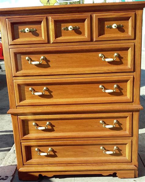 UHURU FURNITURE COLLECTIBLES SOLD Thomasville Country Oak Chest Of