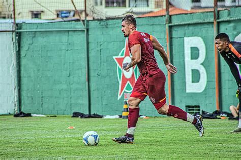 Boa Esporte anuncia zagueiro formado na base do Grêmio como novo