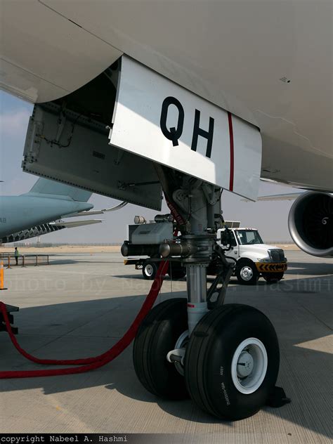 Nose Landing Gear Emirates Boeing Er A Eqh Flickr