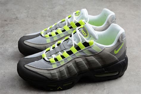 Nike Air Max 95 Neon” Blackvolt Medium Ash Dark Pewter 554970 071