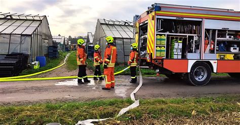 Brennender Öltank sorgt für großen Feuerwehr Einsatz in Eggenstein