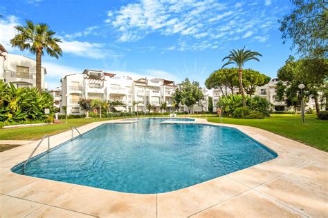 Hermoso Reformado Apartamento De Tres Dormitorios En Planta Baja En La