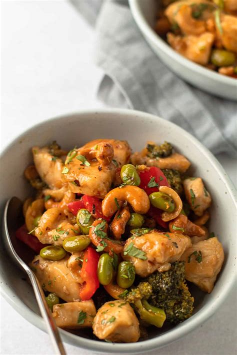 One Pan Paleo Cashew Chicken Lexi S Clean Kitchen