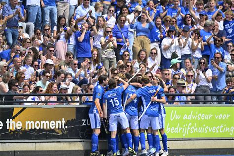 Kampong Deelt Eerste Tikkie Uit Aan Oranje Rood In Halve Finale