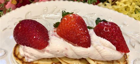 Blini with Strawberries & Cream Cheese -An Easy Spring Treat to Make with Your Kids • Sugar ...