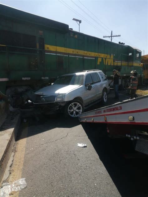 Ecatepec Tren Embiste Camioneta Que Intent Ganarle El Paso La