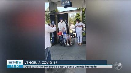 Idosa Anos Recebe Alta Hospitalar Ap S Ficar Quase Um M S