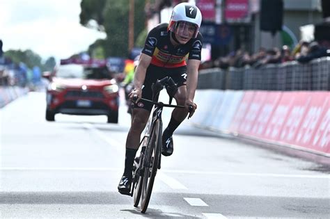 Evenepoel si ritira dal Giro d Italia 2023 il ciclista belga è