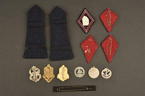 Ensemble Dinsignes Du Service De Santé Infanterie Coloniale Aiolfi