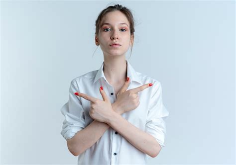 Jeune Fille Russe Blonde Confiante Pointe Des Deux C T S Photo Gratuite