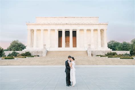 Stylish Lincoln Memorial Engagement Photos At Sunrise