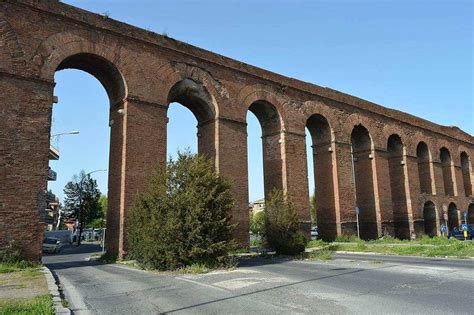 What Are the Most Famous Aqueducts of Ancient Rome?