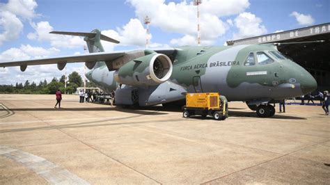 Aviões brasileiros e estrangeiros que fugiram da Ucrânia chegam ao