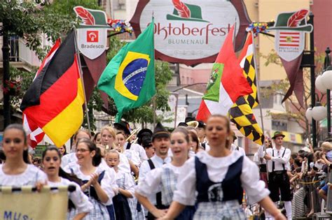 Após suspender Oktoberfest Blumenau anuncia retorno da festa