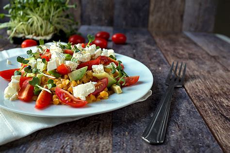 20 Minuten Linsen Avocado Salat Mit Tomate Feta Schnelle Einfache