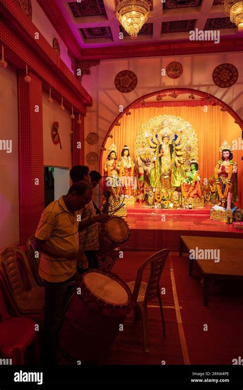 Durga Puja Pandal Interior Hi Res Stock Photography And Images Alamy