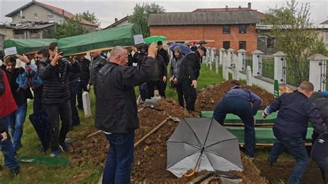 Vitez Ukopano Devet Identifikovanih Rtava Masakra U Ahmi Ima Ins