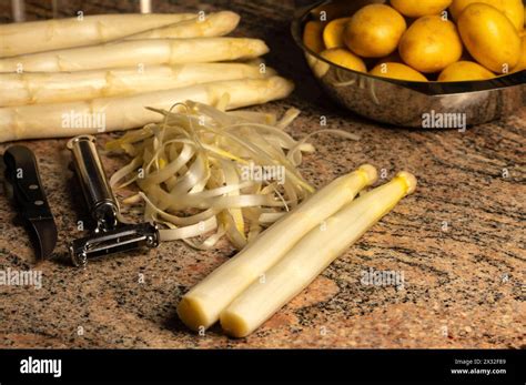 Spargel Urin Hi Res Stock Photography And Images Alamy