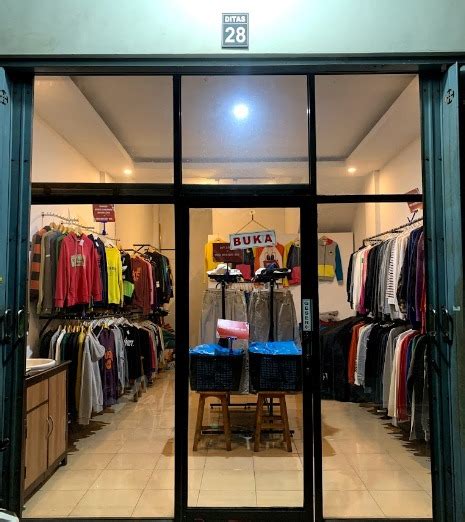 15 Tempat Beli Baju Bekas Malang Rekomendasi Buat Penyuka Thrift Shop