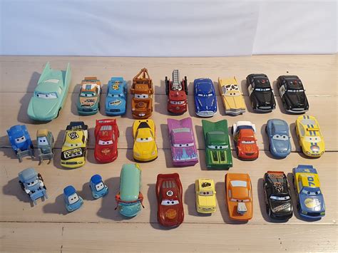 Stor samling Cars bilar Disney Pixar Blixten Mc Köp på Tradera