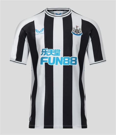 La Maglia Del Newcastle 2022 2023 Per I 130 Anni